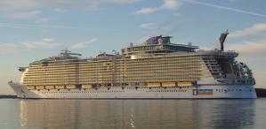800px-Oasis_of_the_Seas2C_October_30_2009.jpg