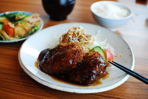 銀座三越のみのる食堂のメンチカツ定食