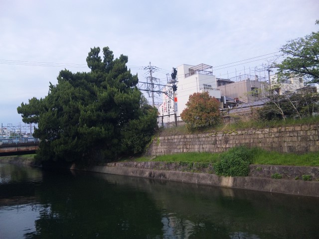 E 稲荷駅ランプ小屋