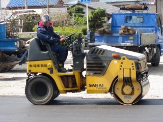 酒井重工業 舗装用振動ローラ TW352