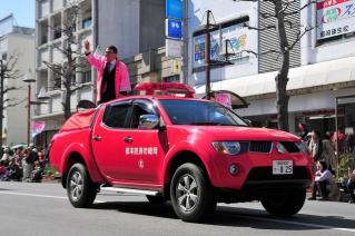 北広報車と愛知県知事
