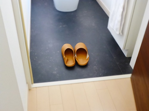 2階トイレ床