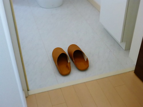 3階トイレ床