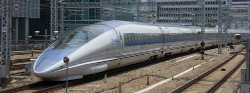 500系新幹線、東京駅を出発