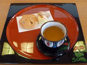 お茶とお菓子