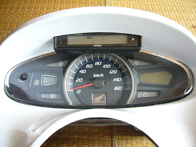 HONDA PCX A GOGO! -PCX通勤快速化計画-> PCX デジタル電圧計