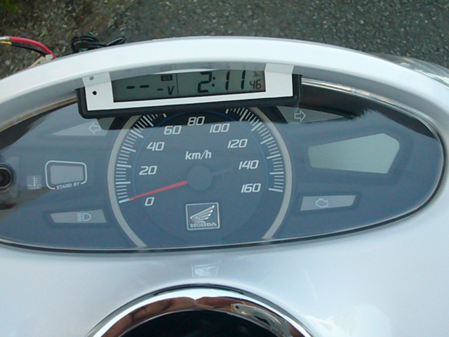 HONDA PCX A GOGO! -PCX通勤快速化計画-> PCX デジタル電圧計