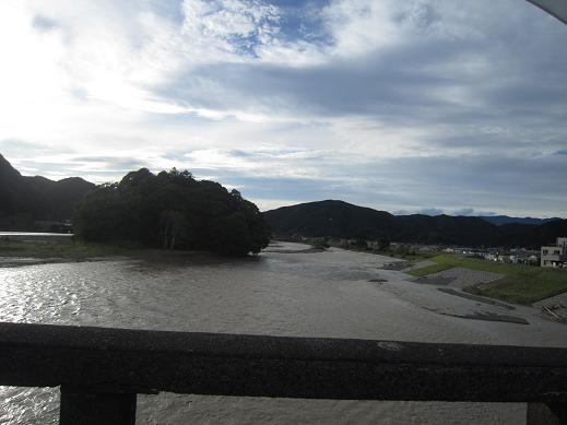 藁科川
