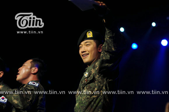 12-03-21 Vietnam concert in Hanoi Opera House-09-1