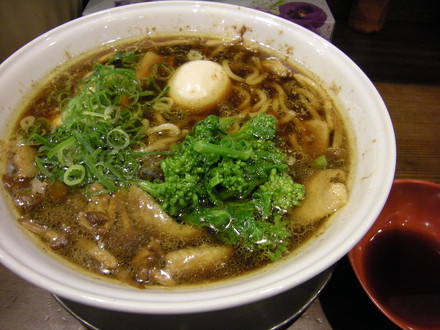 幻の鶏皮の貝正油ラーメン(1260円)
