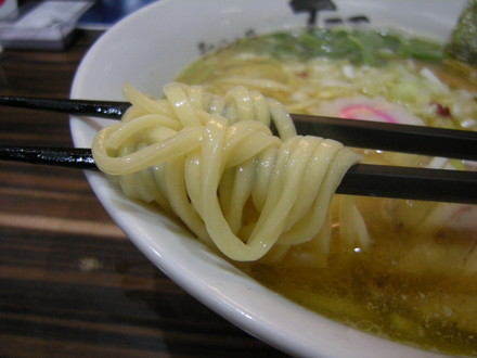 煮干し塩らーめんの麺
