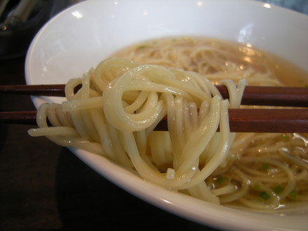牡蠣塩らぁ麺の麺