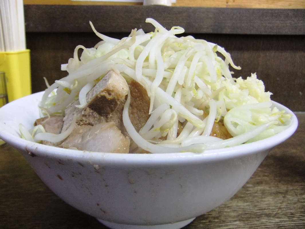 蓮爾 さんこま店:小ラーメン豚入り(ヤサイニンニク) 11.10.01