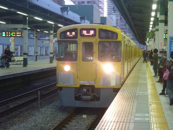 2013-11-30 西武2085F 各停池袋行き