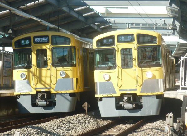 2013-11-30 西武2089F 準急西武球場前行き 西武2083F 各停池袋行き
