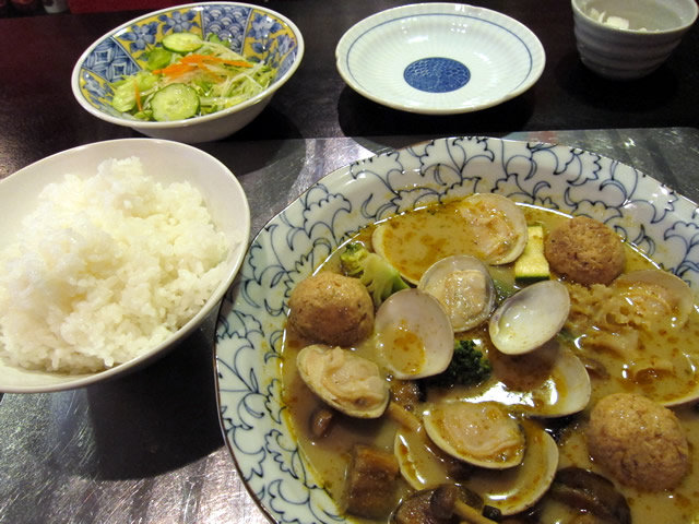 活けハマグリのグリーンカレー