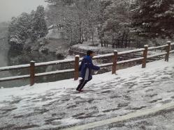 雪の中を走る