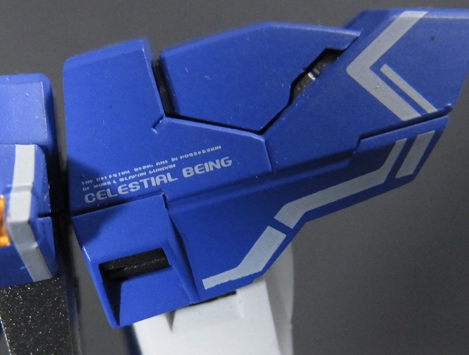 左肩アーマー