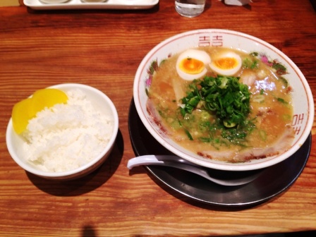 チャーシュー麺と半ライス_H25.12.10撮影