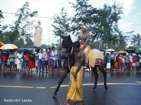 14-9-1perahera1.gif