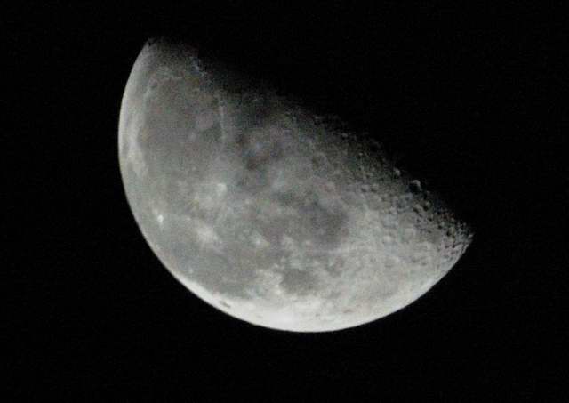 moon0001.JPG
