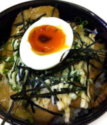 丸徳チャーシュー丼