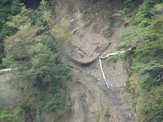 十数ヵ所に及ぶ土砂崩れ