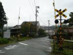 駅近くの踏切