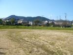 駅近くには公園も