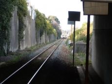 列車のある所に香椎神宮駅が