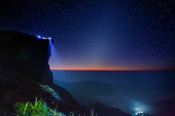夜空と地上の光りとimage
