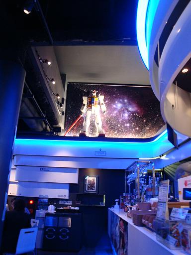 店内ガンダム