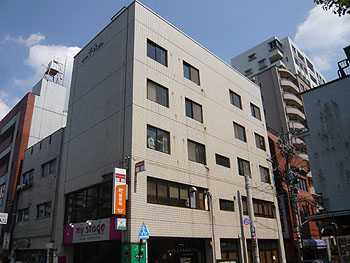 ルート中央ビル外観青空