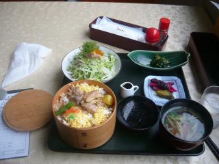 花善_鶏めし御膳(フタオープン後)
