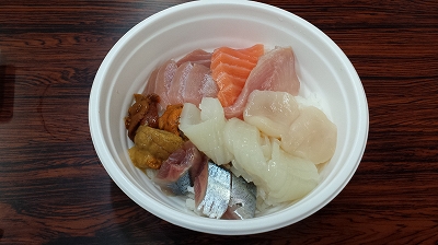 釧路和商市場で作った勝手丼
