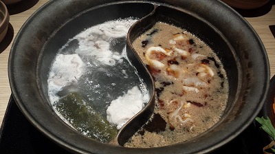 すき焼きだしと昆布だしでしゃぶしゃぶ