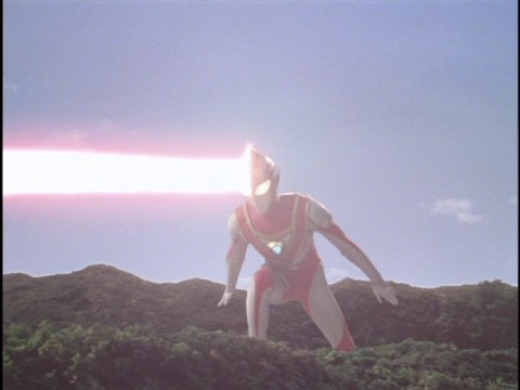フォトンエッジを放つウルトラマンガイア②
