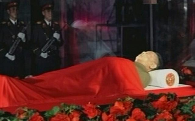 六道輪廻サバイバル日記別館安置された金正日総書記の遺体写真を放映