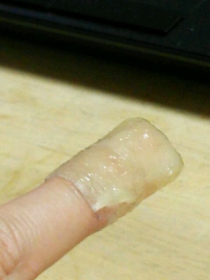 指を切る