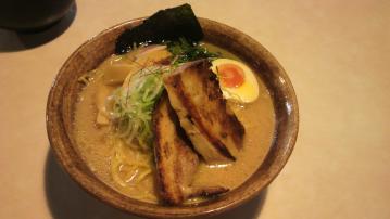 北青山醤油ベースラーメン