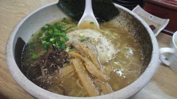 ホワイト 餃子 塩ラーメン
