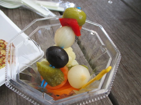 ピクルス&オリーブ。