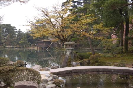 37-1兼六園・灯籠と虹橋