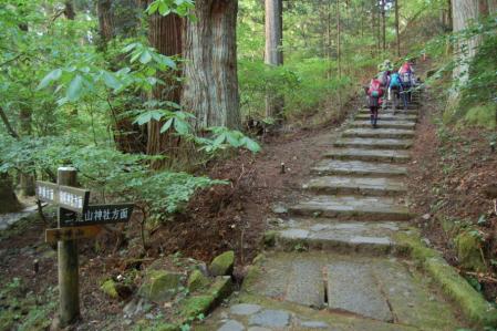 4女峰山方面へ