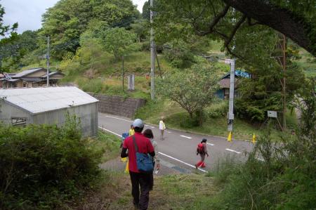 7安寺付近の車道へ出る