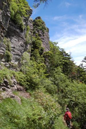 45剣が峰岩峰群北峰・巻き道