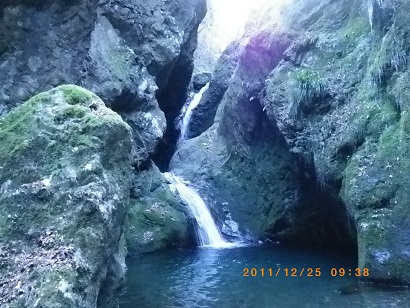 海沢探勝路の滝