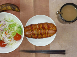 総菜パン,サラダ,バナナ,コーヒー