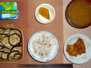 胚芽押麦入り五穀米,鶏の唐揚げおろし醤油,カボチャの煮物,茄子のオーブン焼き,ワカメのおみそ汁,ヨーグルト