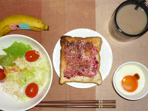 ブルーベリージャムトースト,サラダ,目玉焼き,バナナ,コーヒー